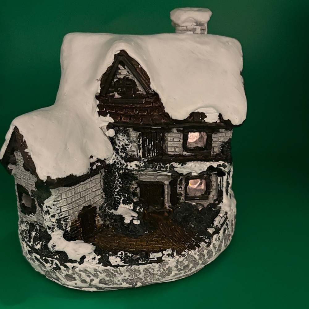 Vintage Snowy Lighted Cottage Charmers Ceramic Snow House Decor